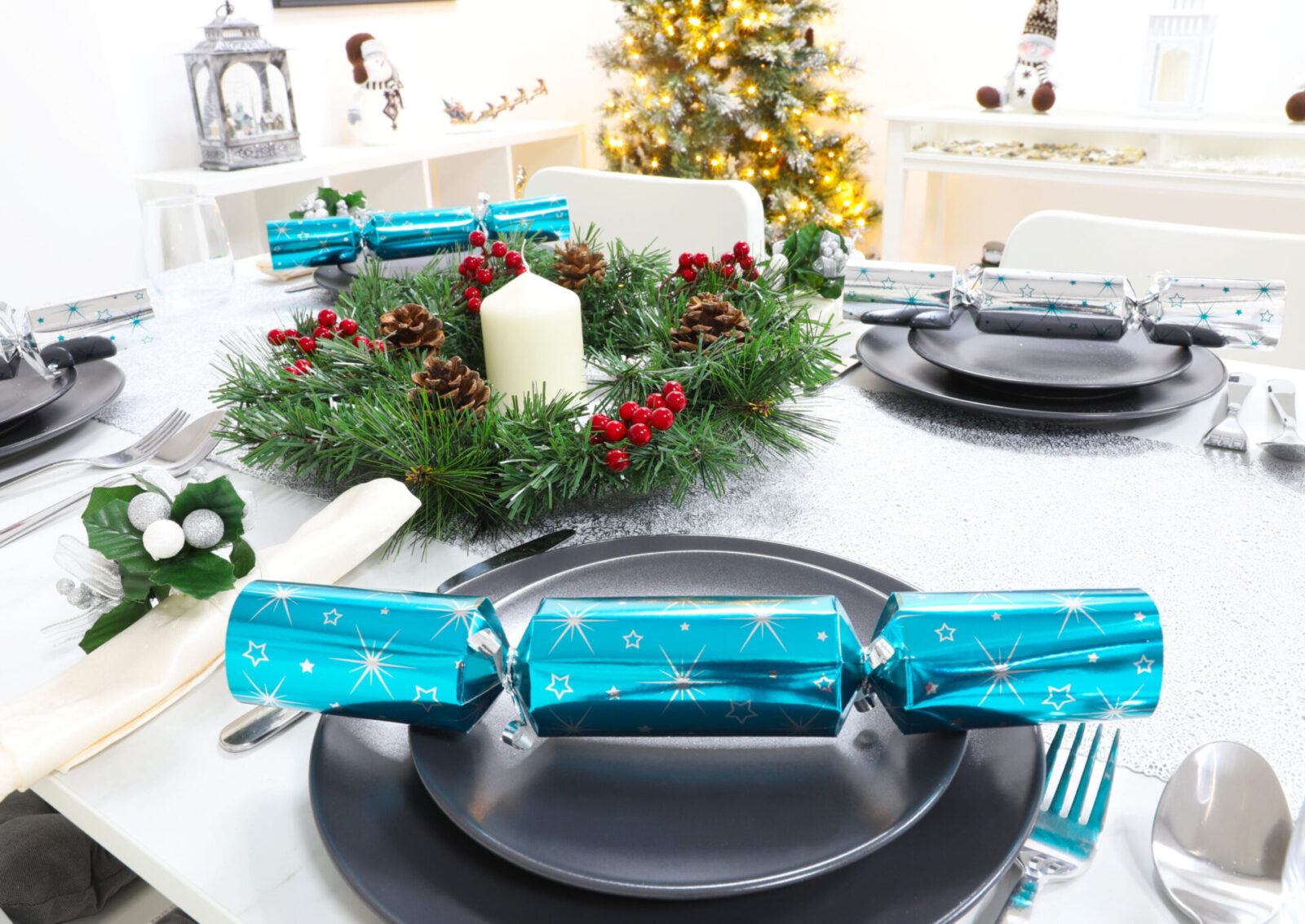 Toyland® 100 Turquoise + Silver Christmas Crackers Great For Pubs